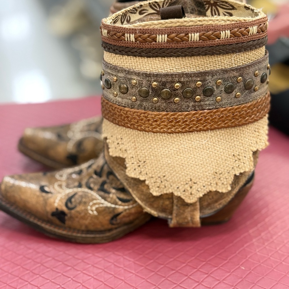 CORRALS Brown Western Ankle Boots